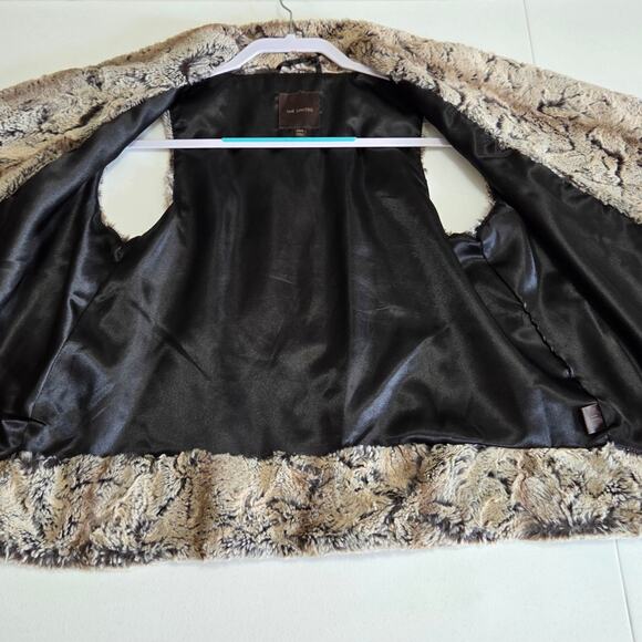 The Limited Woman's Faux Fur Vest size XS/S. "DRY CLEAN ONLY" - Picture 5 of 8